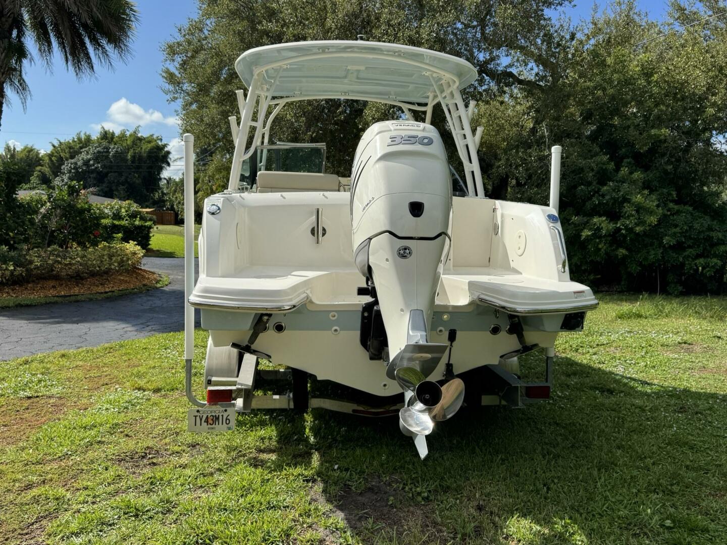 23ft Boston Whaler Yacht For Sale