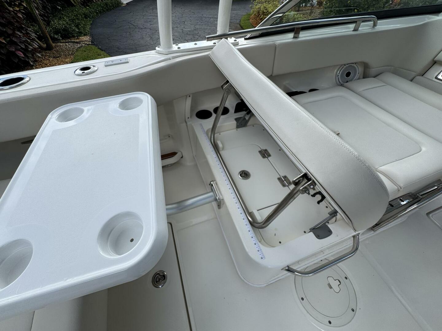 23ft Boston Whaler Yacht For Sale
