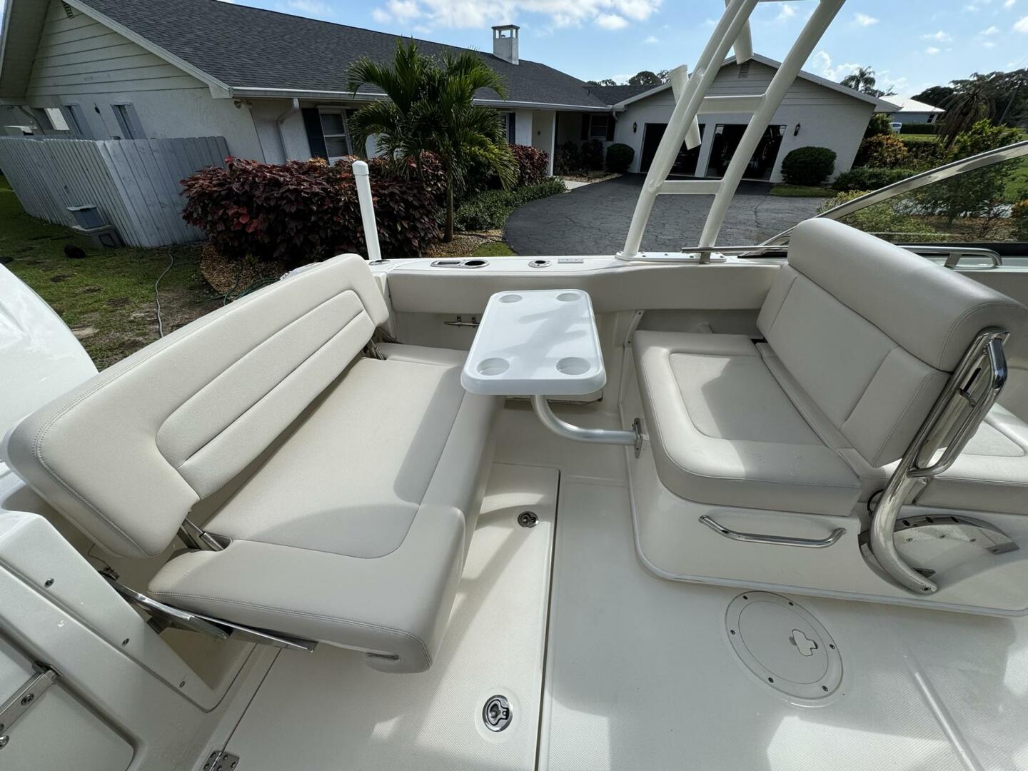 23ft Boston Whaler Yacht For Sale