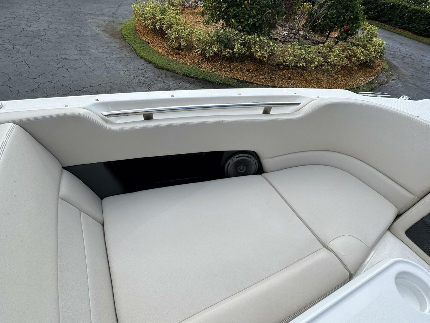 23ft Boston Whaler Yacht For Sale