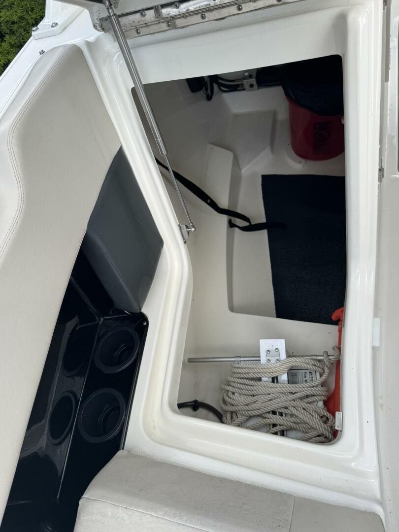 23ft Boston Whaler Yacht For Sale