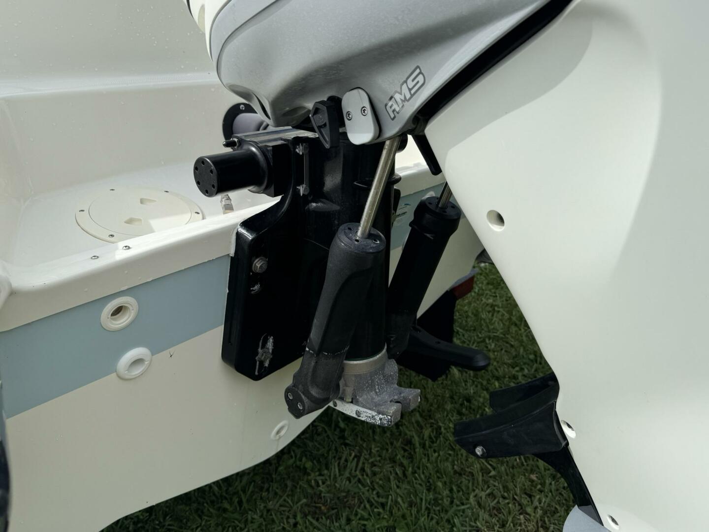 23ft Boston Whaler Yacht For Sale