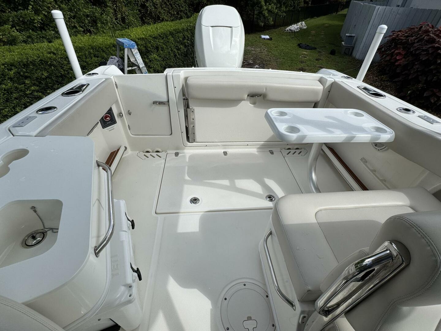 23ft Boston Whaler Yacht For Sale