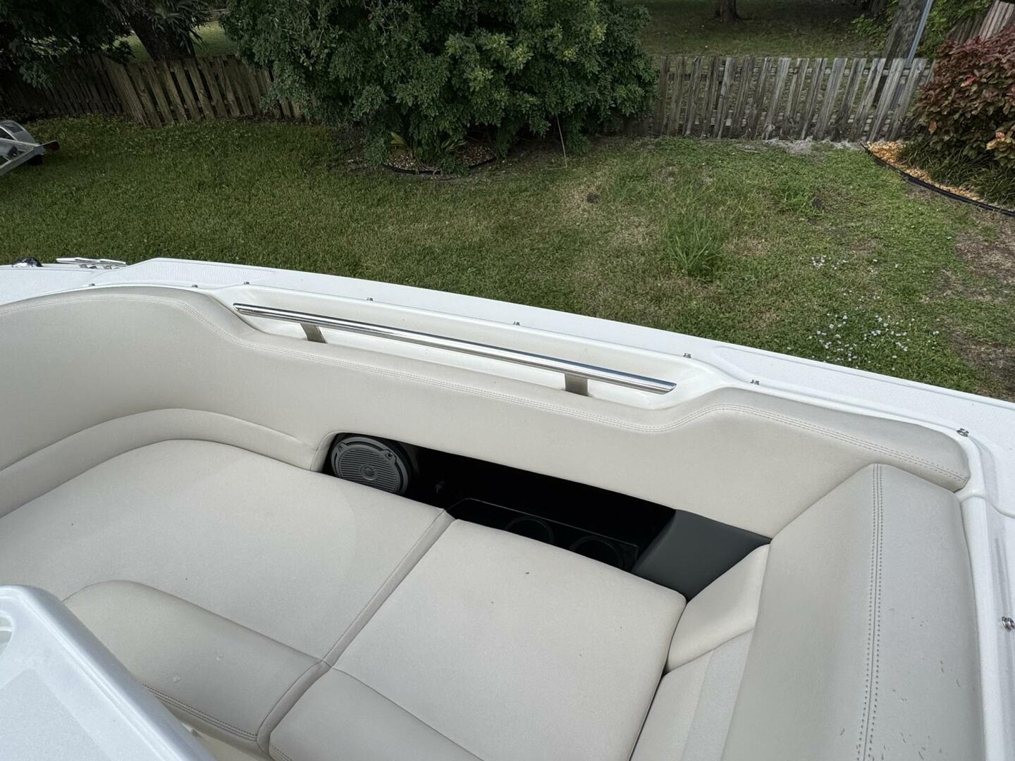 23ft Boston Whaler Yacht For Sale