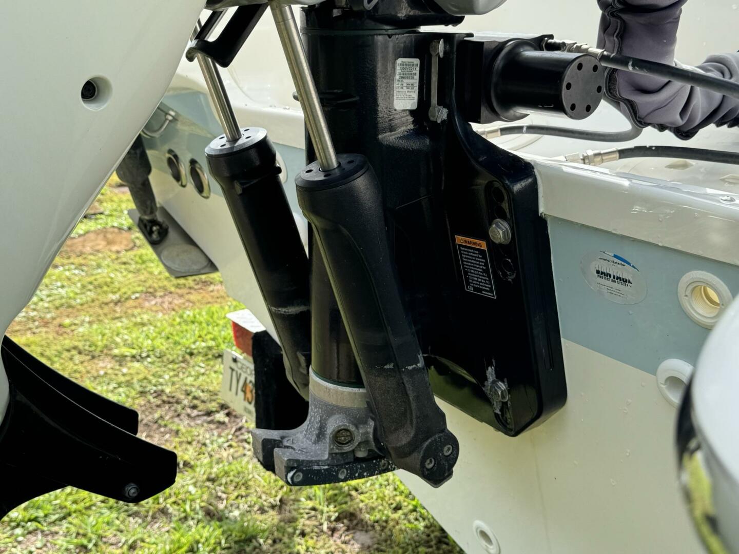 23ft Boston Whaler Yacht For Sale