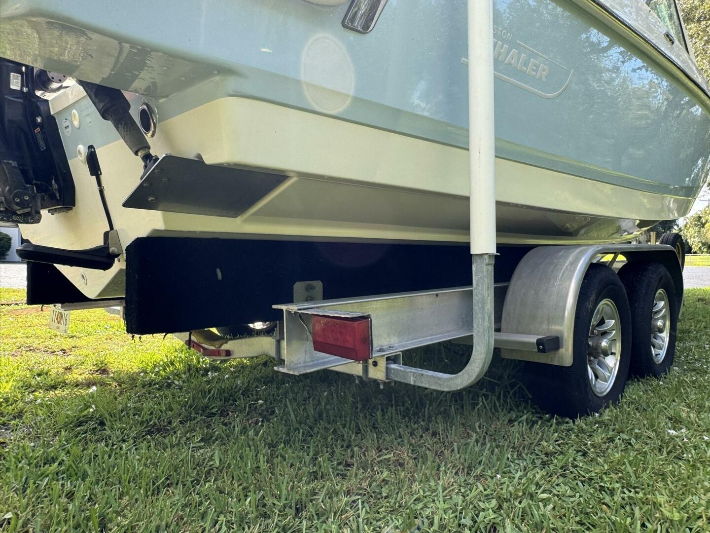 23ft Boston Whaler Yacht For Sale