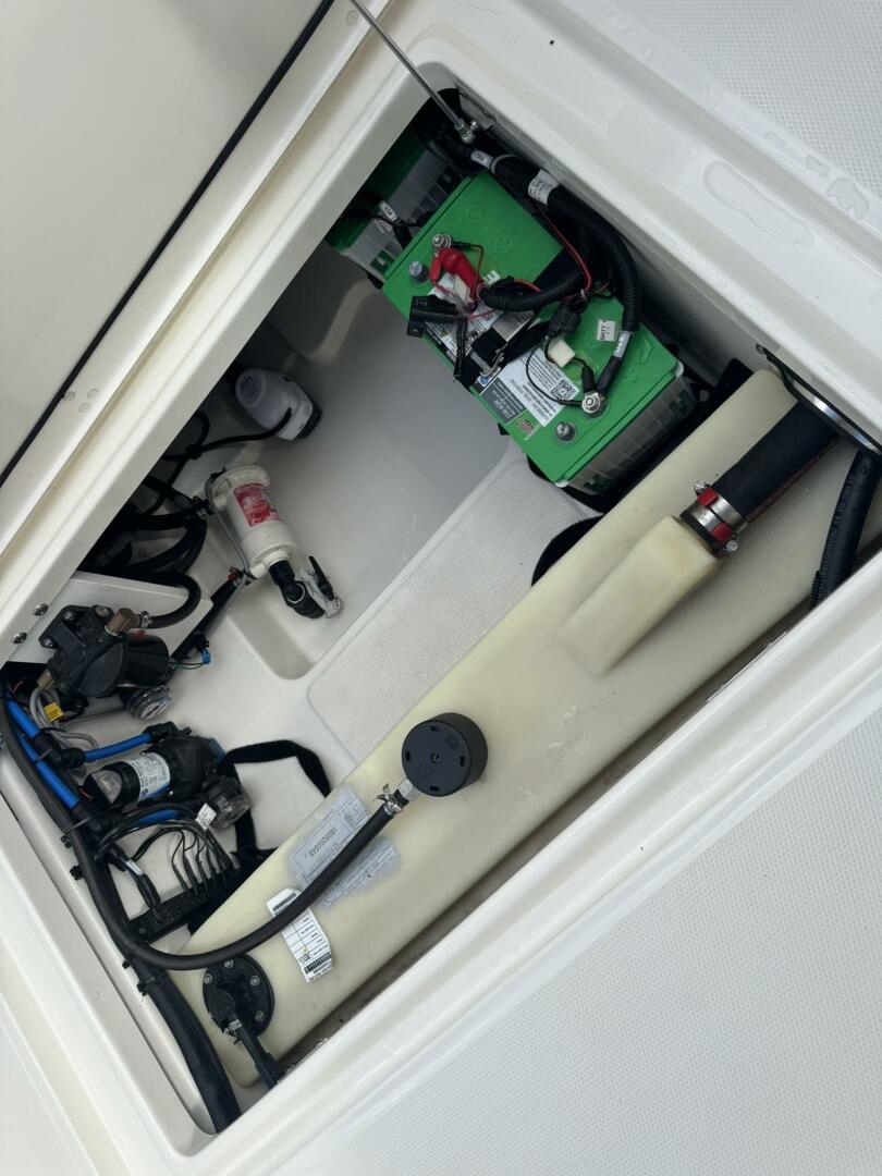 23ft Boston Whaler Yacht For Sale