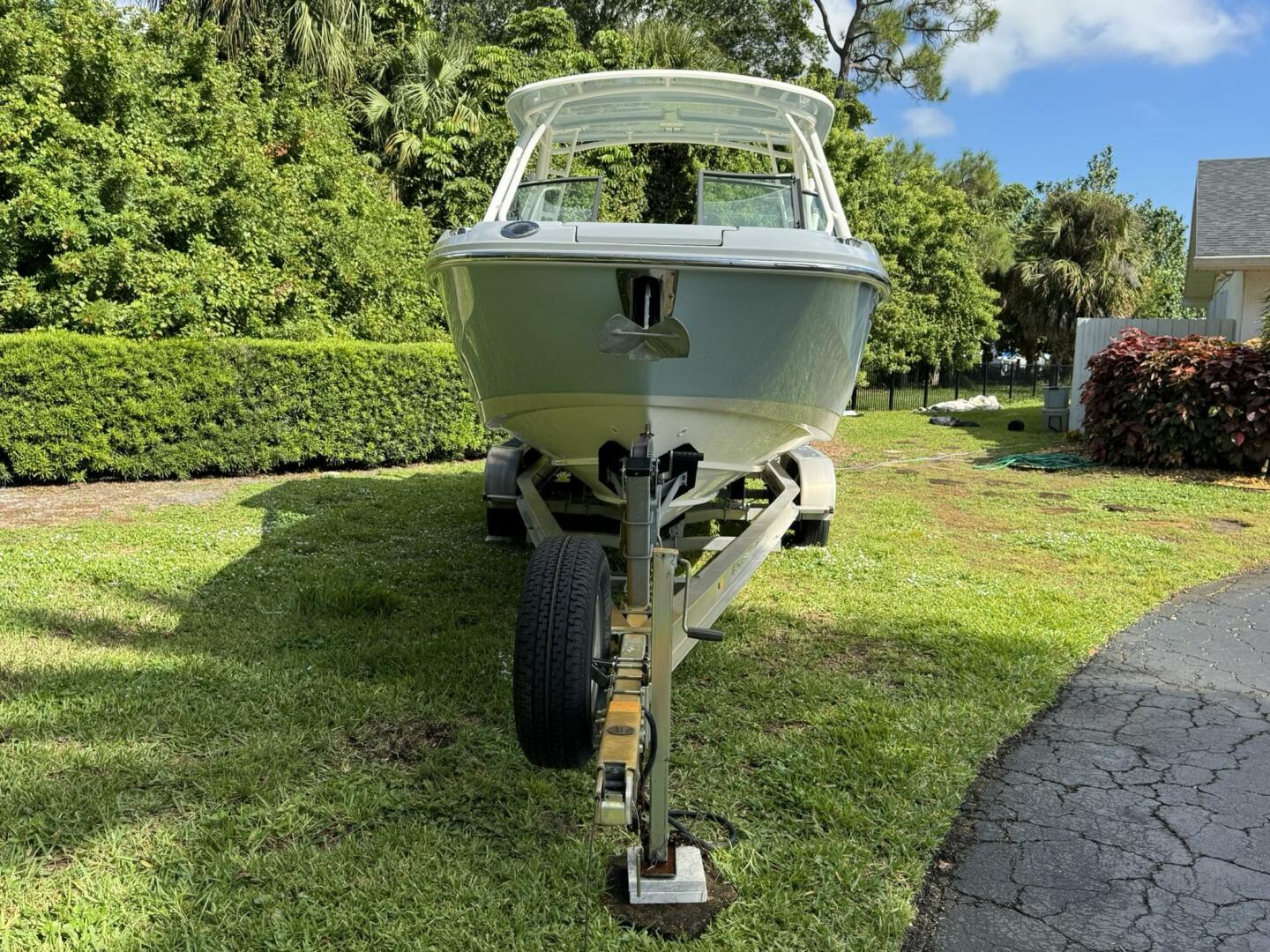 23ft Boston Whaler Yacht For Sale
