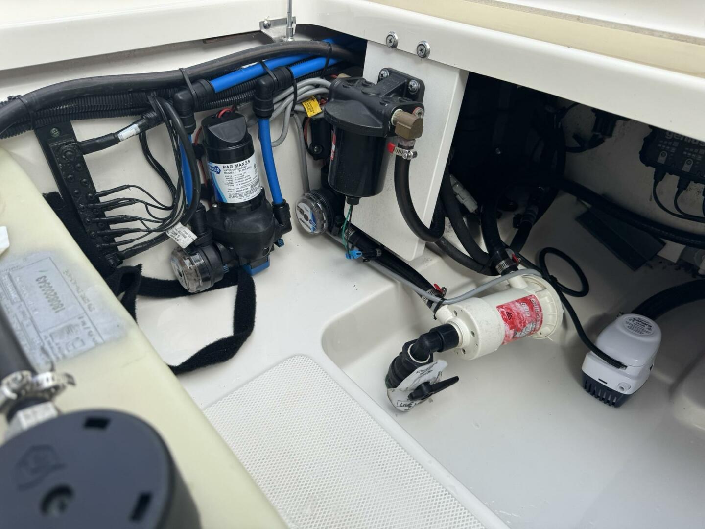 23ft Boston Whaler Yacht For Sale