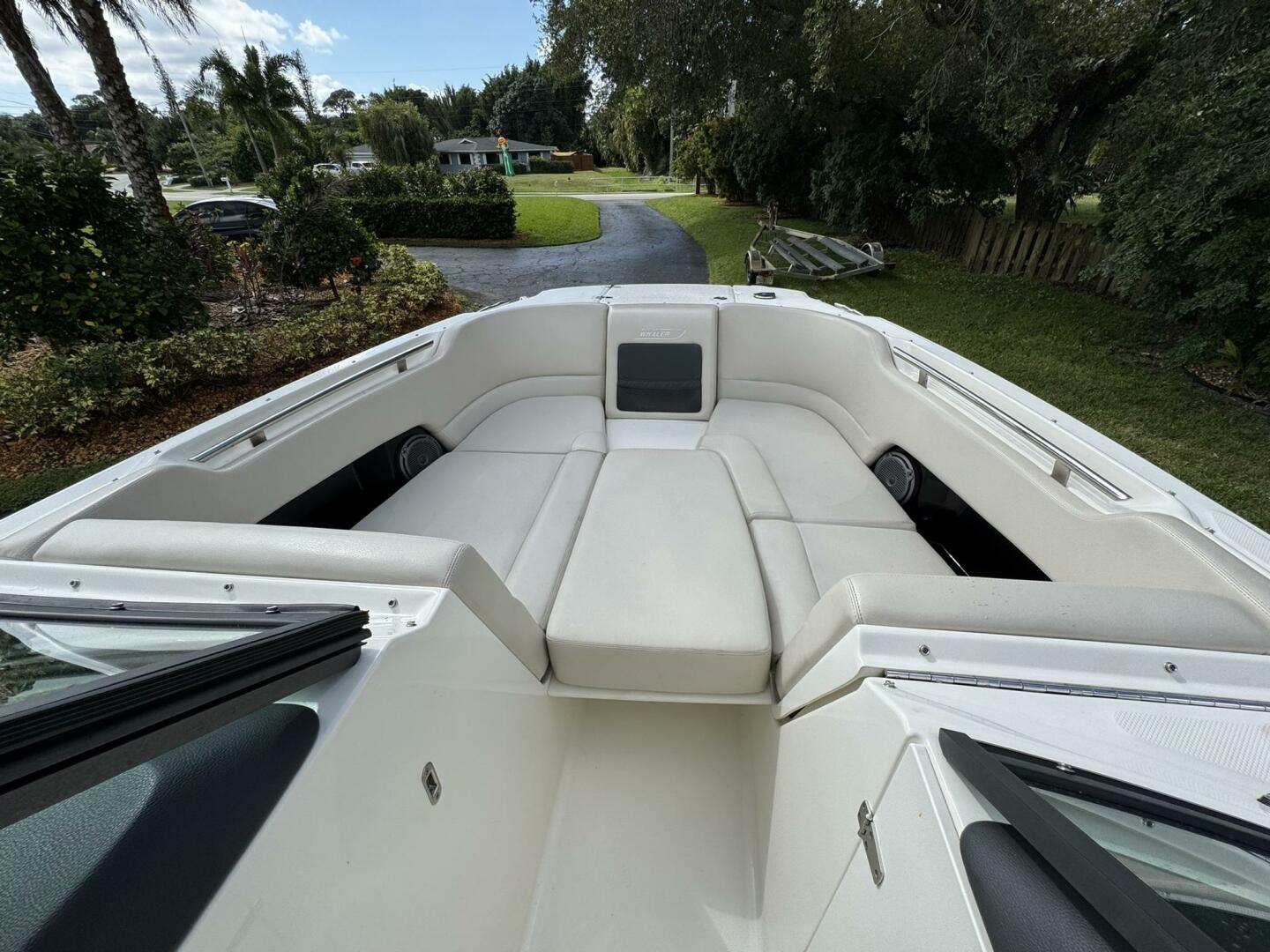 23ft Boston Whaler Yacht For Sale