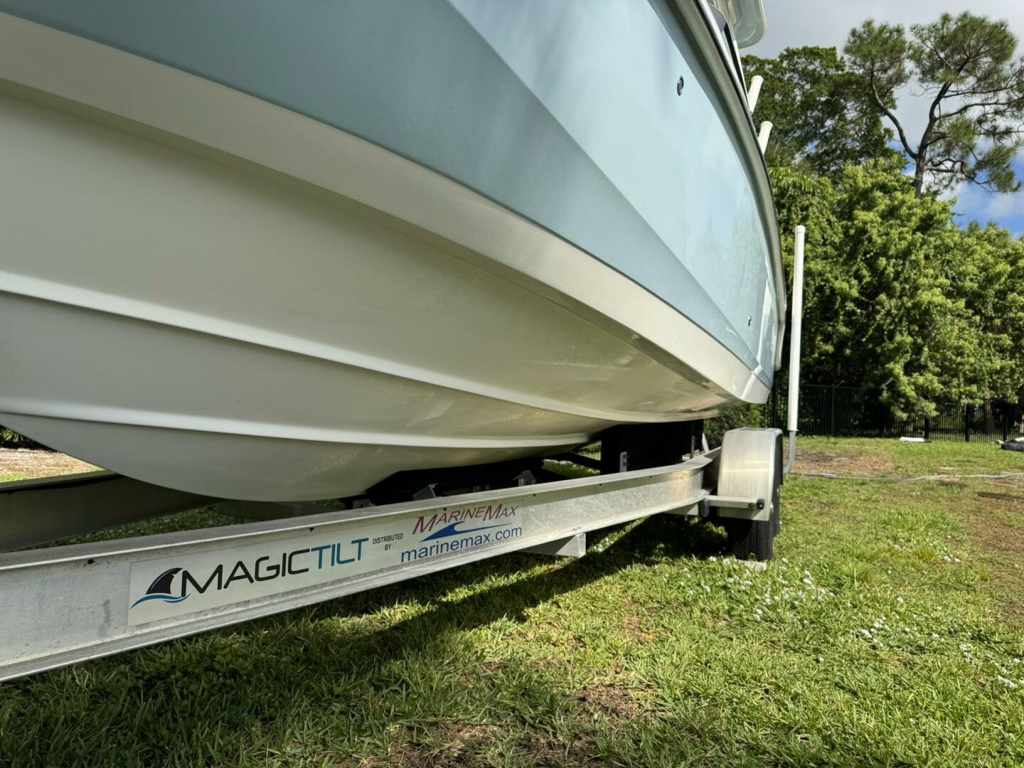 23ft Boston Whaler Yacht For Sale