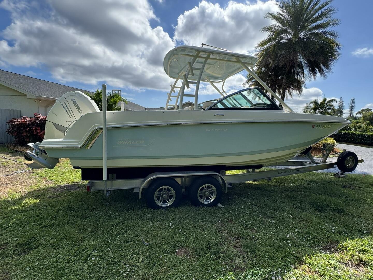 23ft Boston Whaler Yacht For Sale
