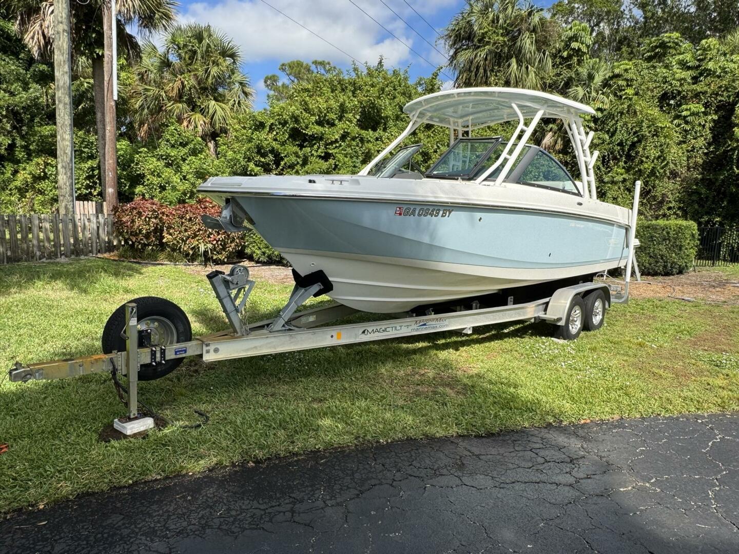 23ft Boston Whaler Yacht For Sale