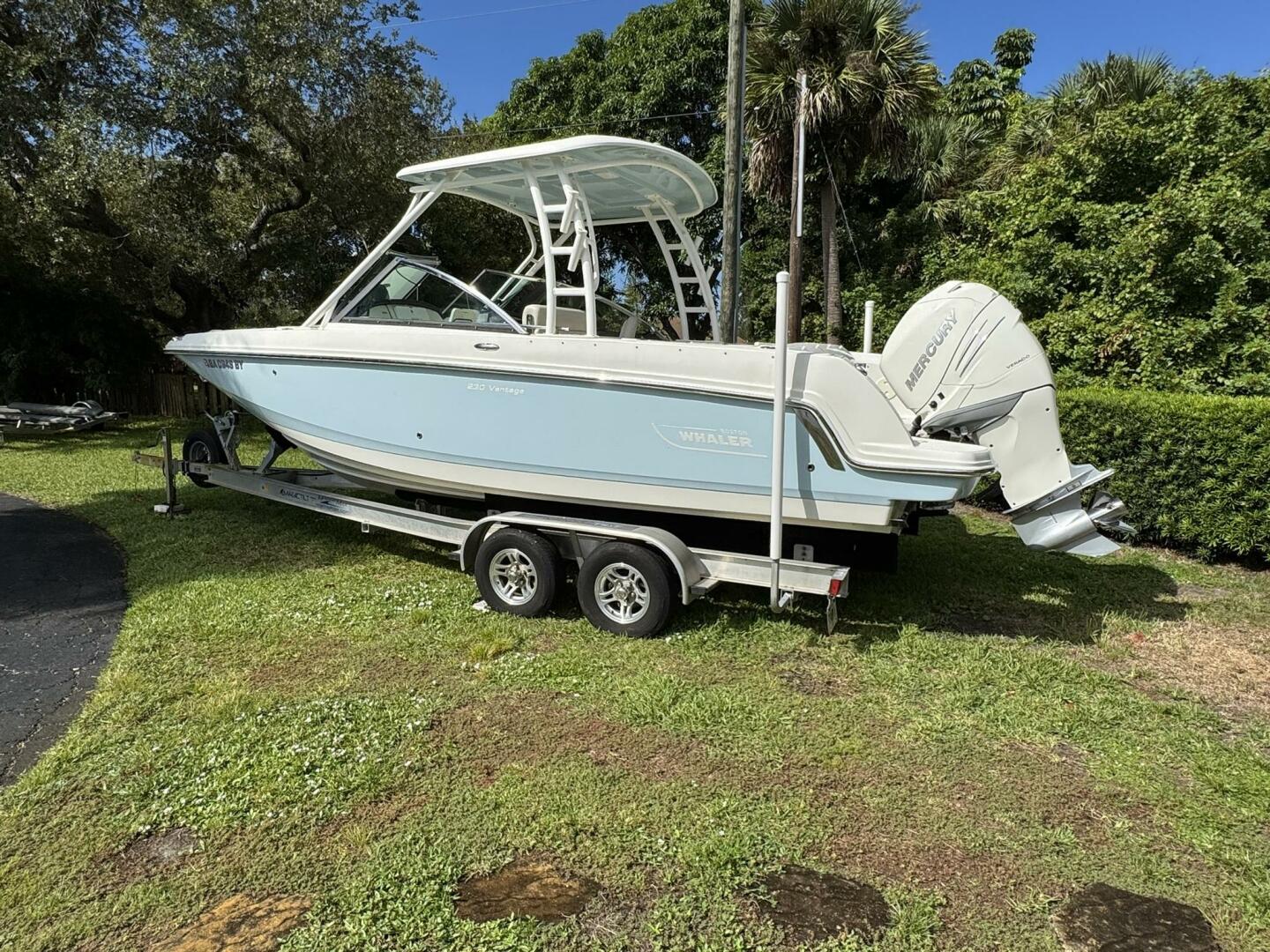 23ft Boston Whaler Yacht For Sale