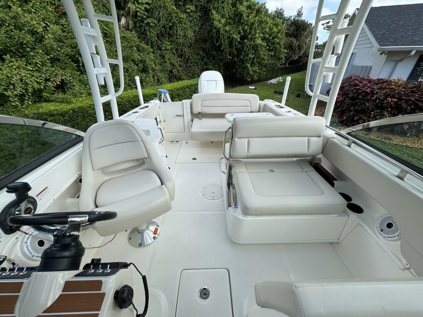 23ft Boston Whaler Yacht For Sale