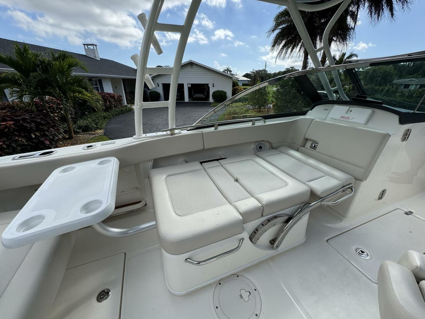 23ft Boston Whaler Yacht For Sale