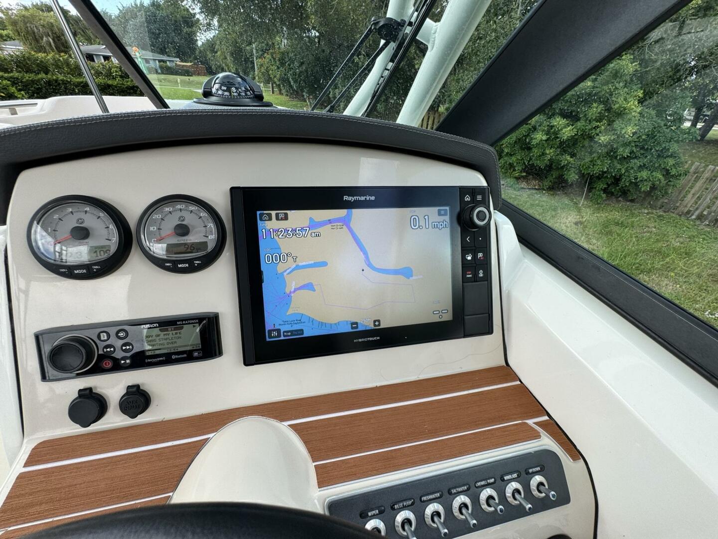 23ft Boston Whaler Yacht For Sale