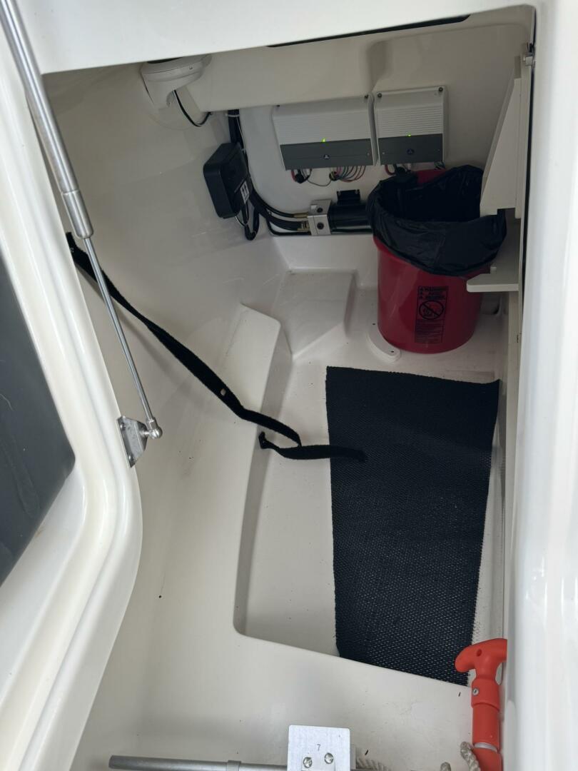 23ft Boston Whaler Yacht For Sale