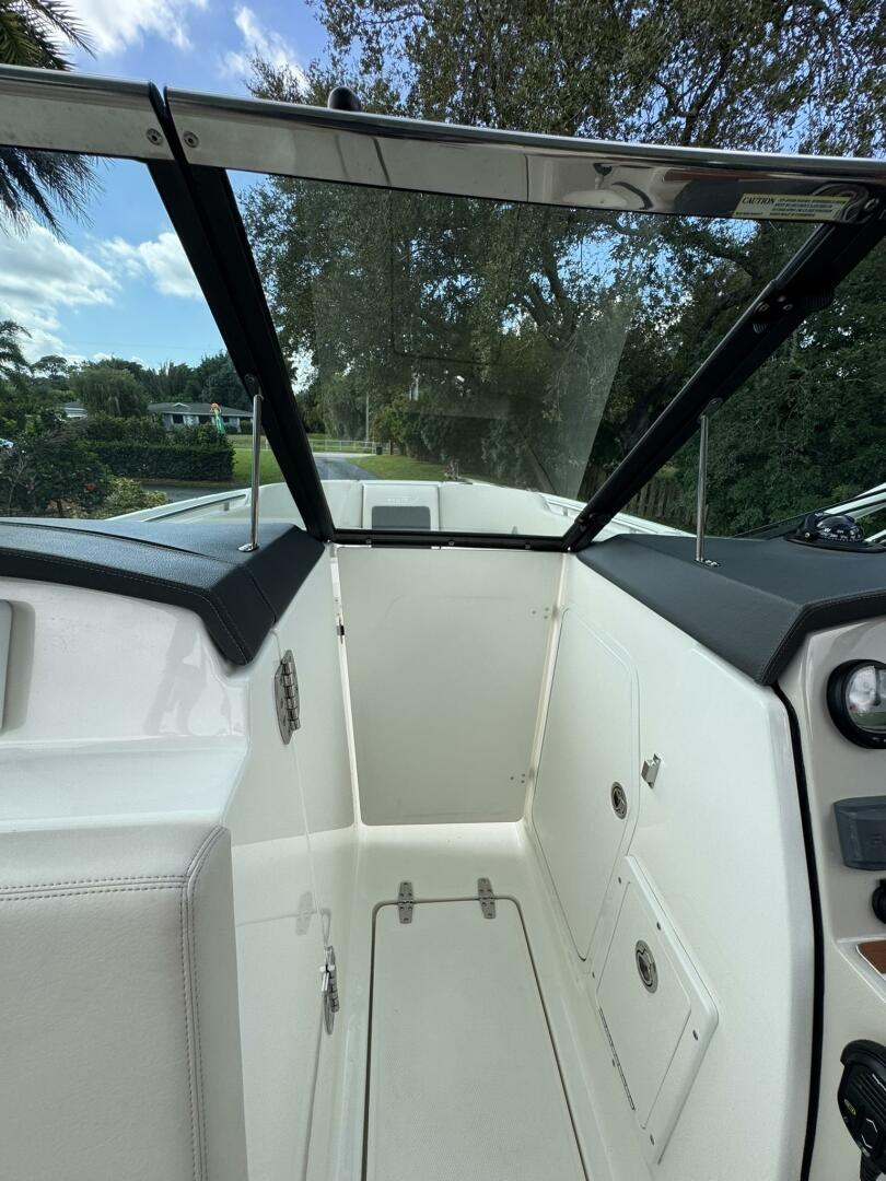 23ft Boston Whaler Yacht For Sale