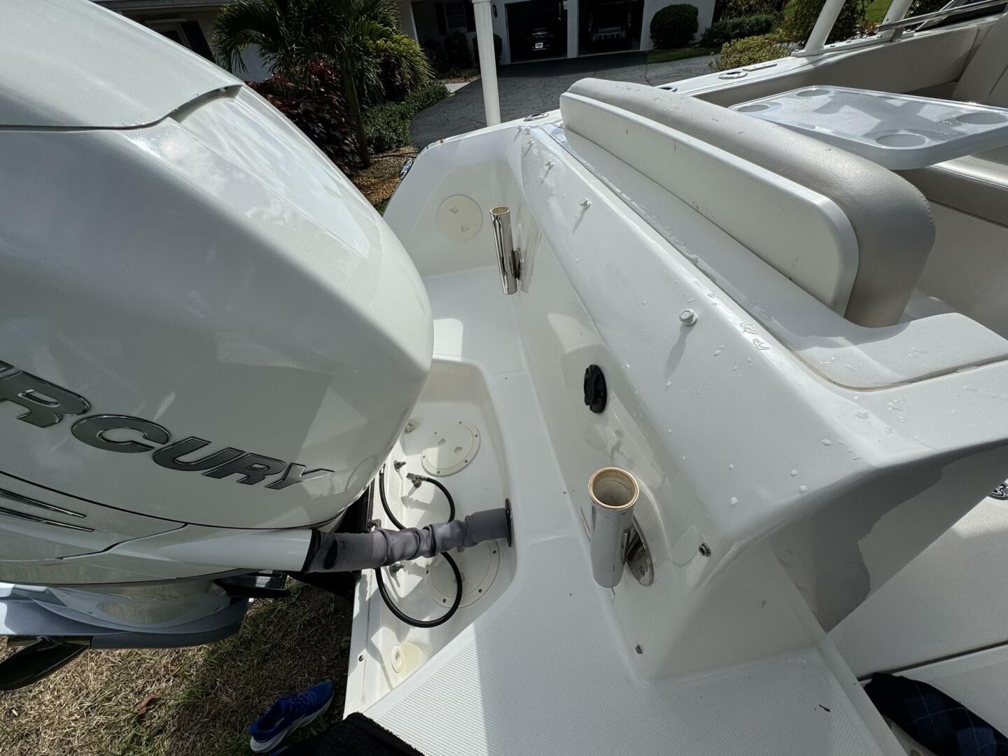 23ft Boston Whaler Yacht For Sale