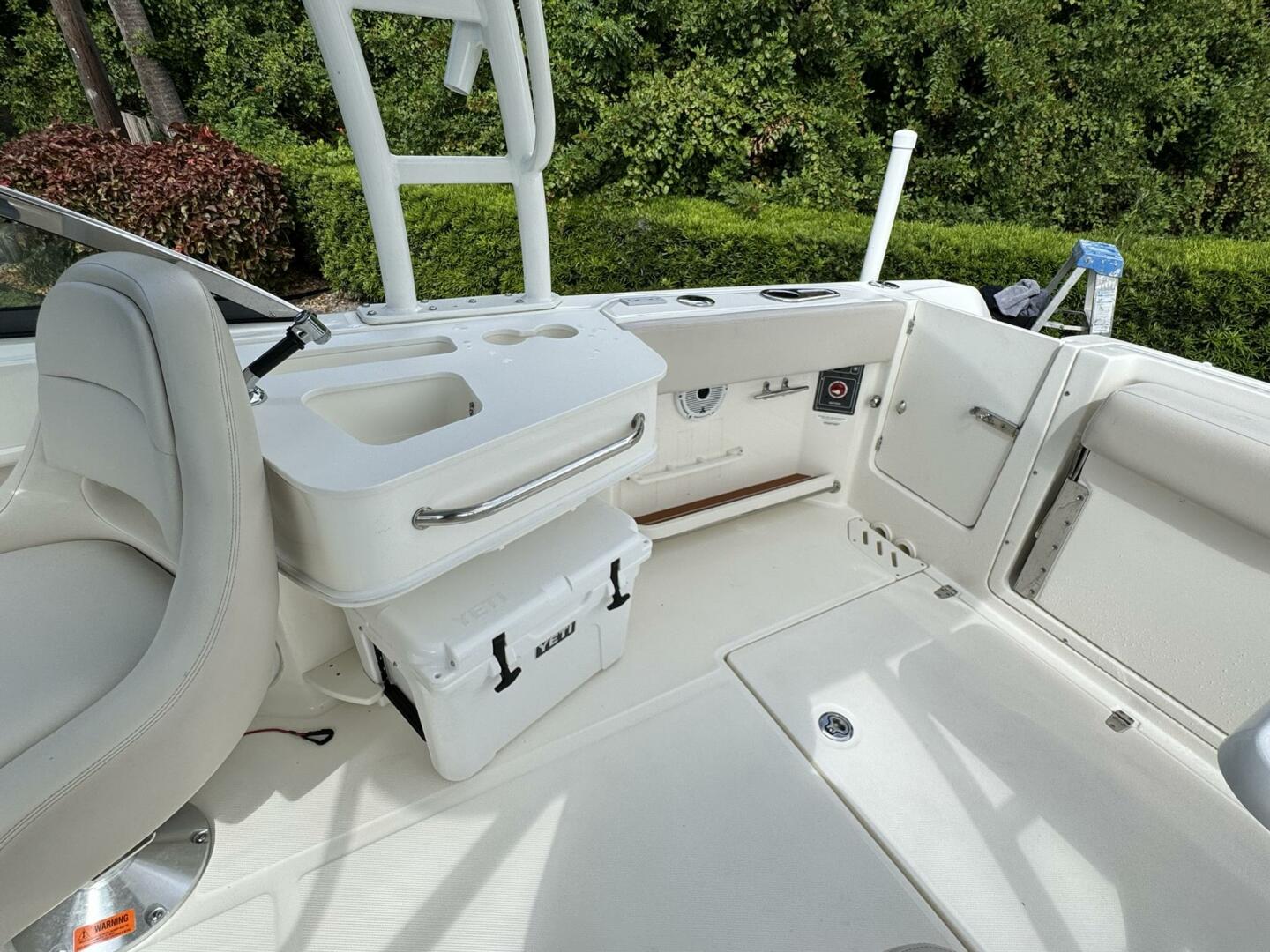23ft Boston Whaler Yacht For Sale