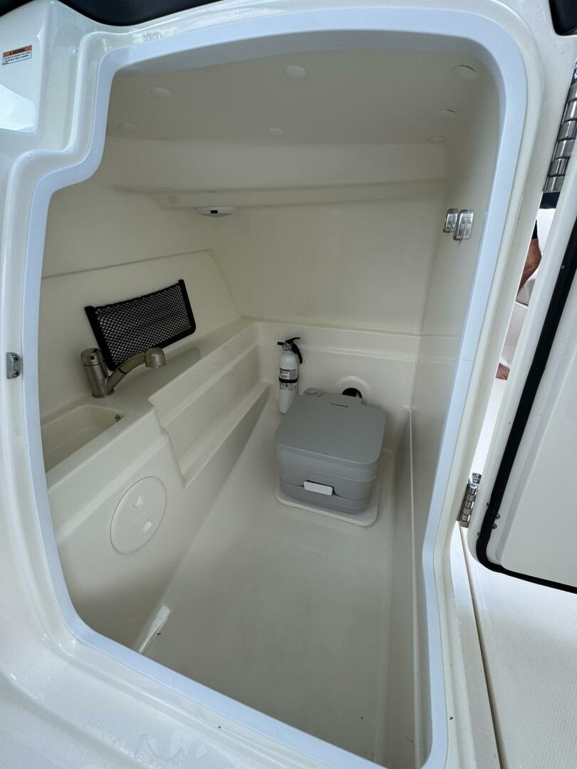 23ft Boston Whaler Yacht For Sale