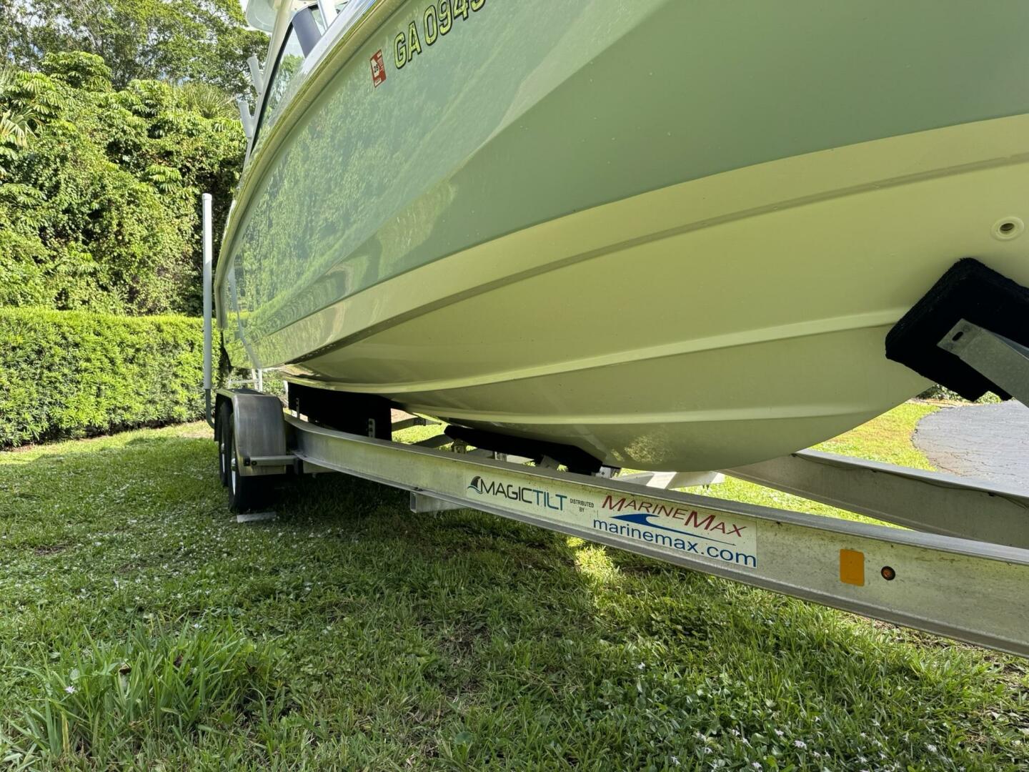 23ft Boston Whaler Yacht For Sale