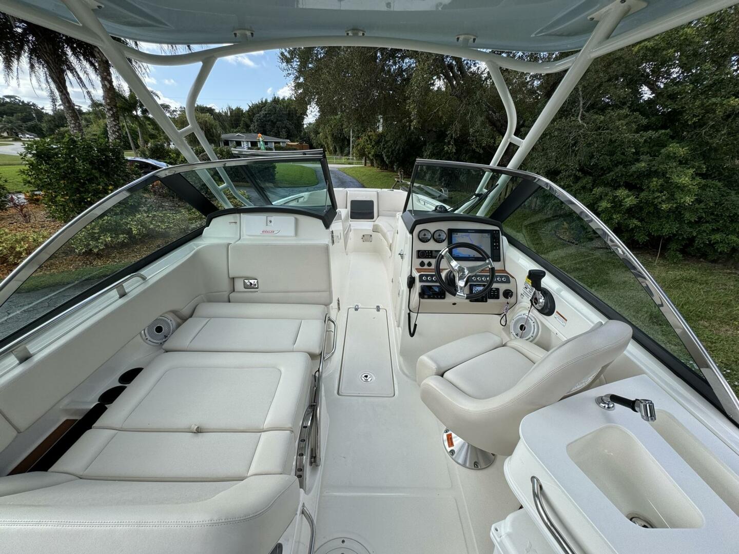 23ft Boston Whaler Yacht For Sale