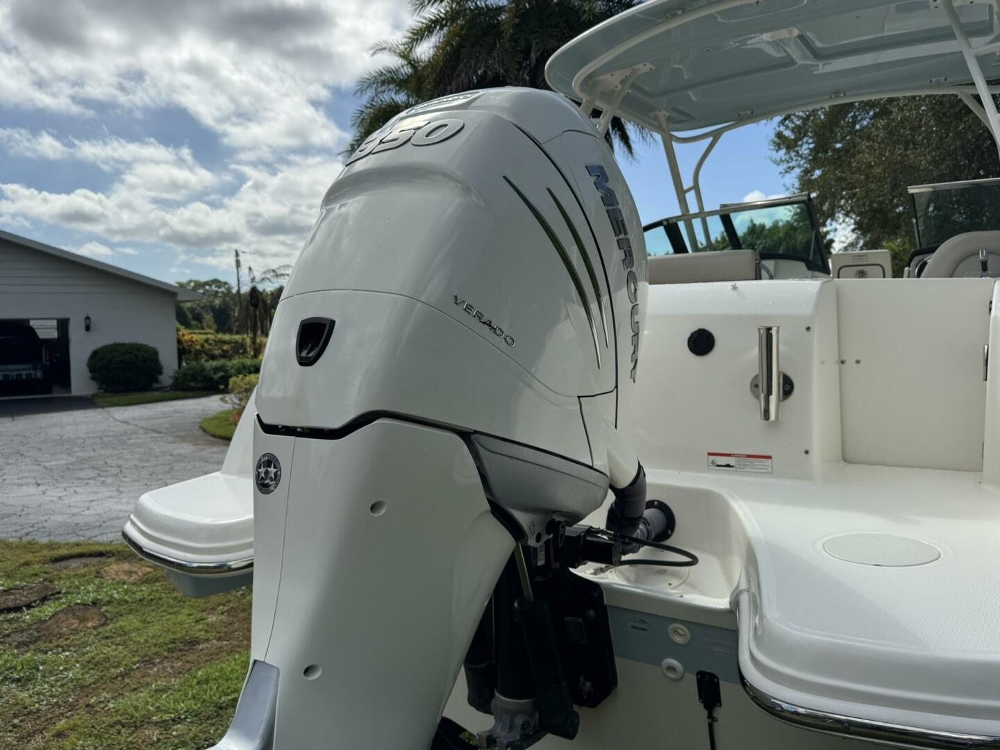 23ft Boston Whaler Yacht For Sale