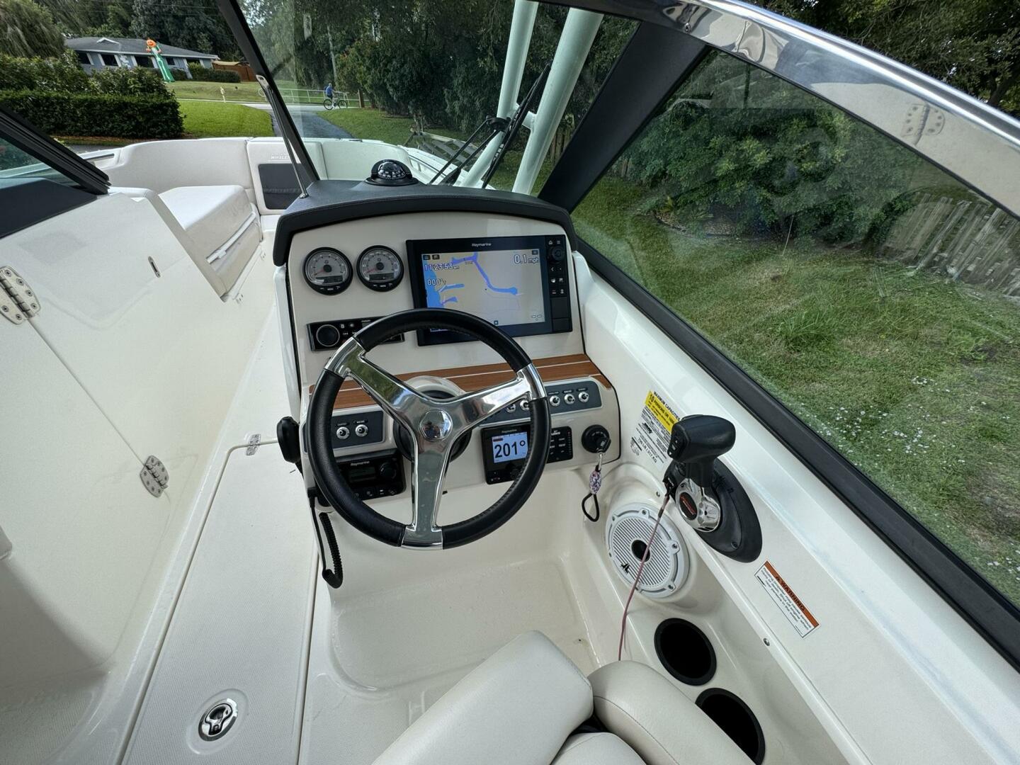 23ft Boston Whaler Yacht For Sale