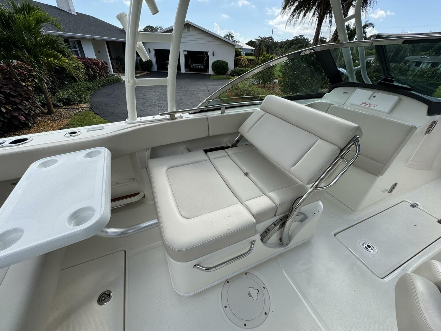 23ft Boston Whaler Yacht For Sale