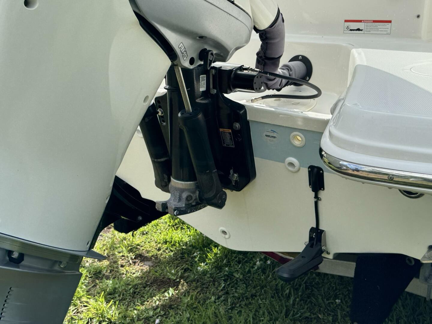 23ft Boston Whaler Yacht For Sale