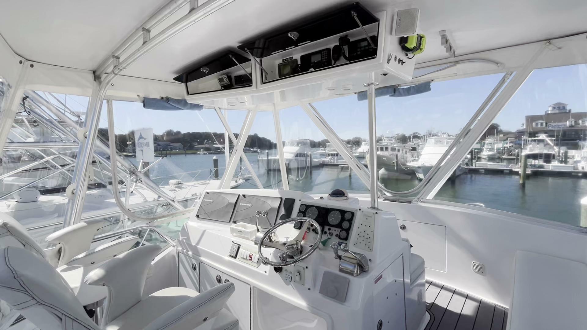 Egg Harbor 37 VALAHSEA - Flybridge - Helm