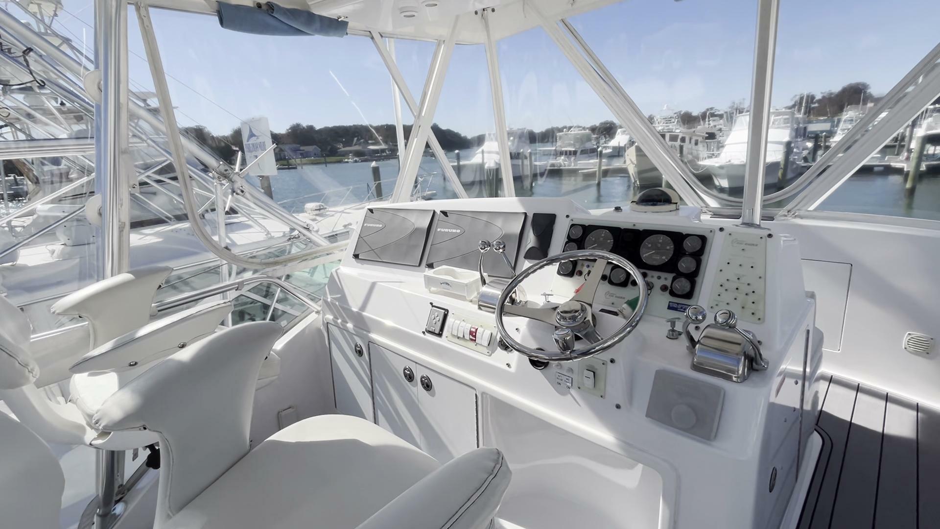 Egg Harbor 37 VALAHSEA - Flybridge - Helm