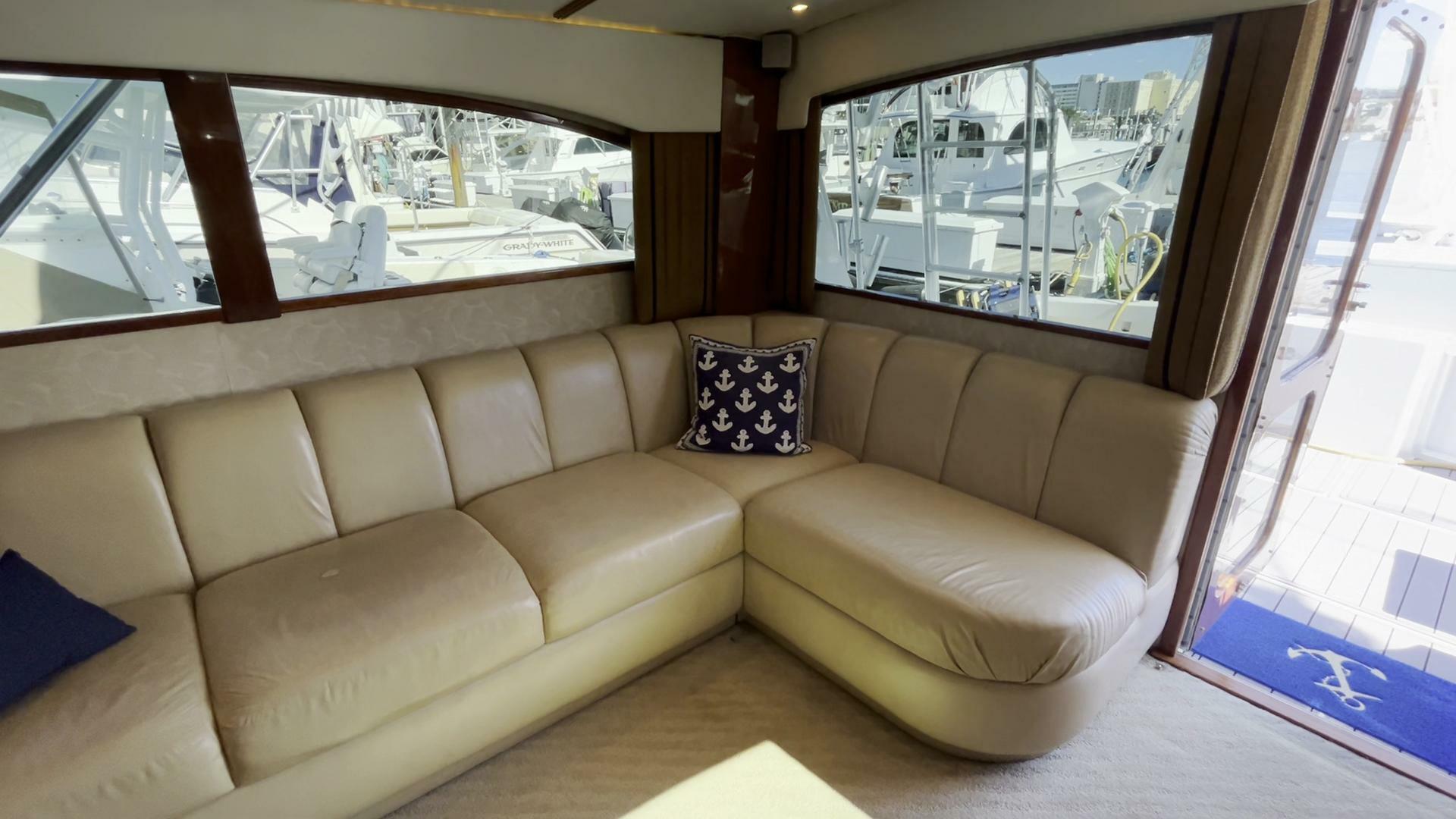 Egg Harbor 37 VALAHSEA - Salon