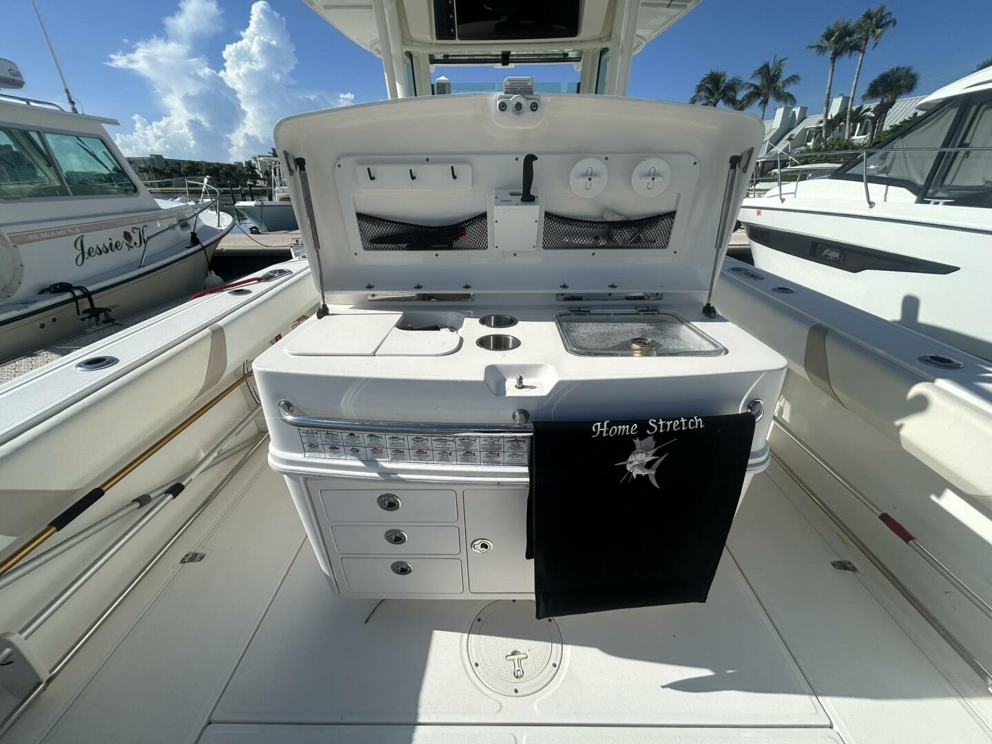 THE HOMESTRETCH  32ft Boston Whaler Yacht For Sale THE HOMESTRETCH  32ft Boston Whaler Yacht For Sale