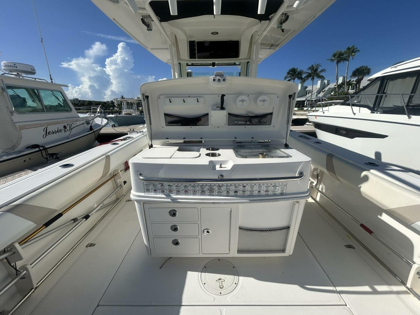 THE HOMESTRETCH  32ft Boston Whaler Yacht For Sale THE HOMESTRETCH  32ft Boston Whaler Yacht For Sale