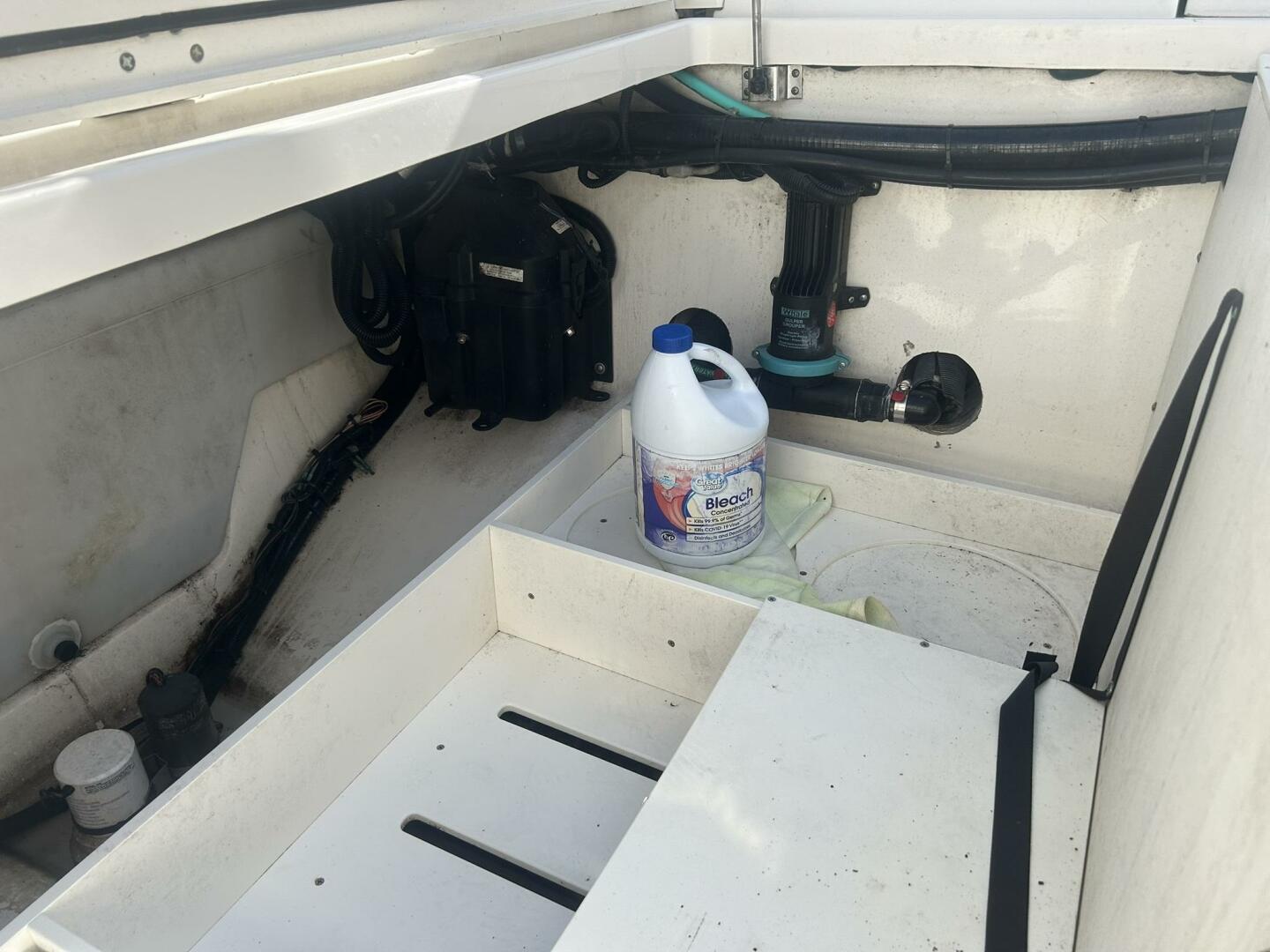 THE HOMESTRETCH  32ft Boston Whaler Yacht For Sale THE HOMESTRETCH  32ft Boston Whaler Yacht For Sale