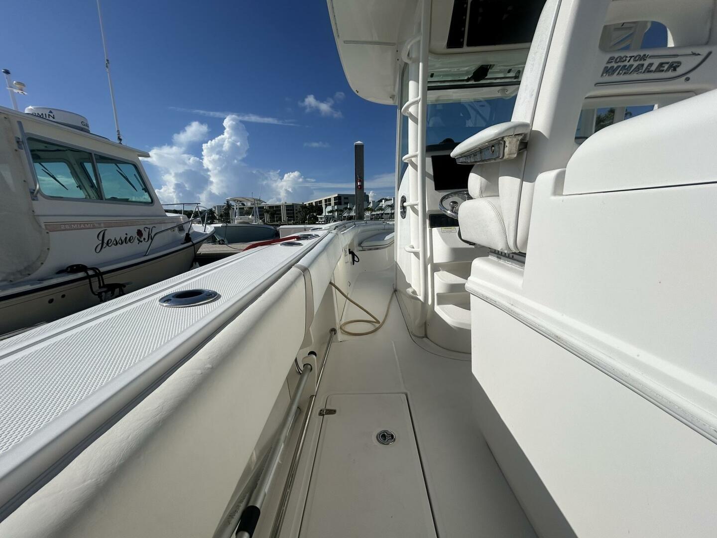 THE HOMESTRETCH  32ft Boston Whaler Yacht For Sale THE HOMESTRETCH  32ft Boston Whaler Yacht For Sale