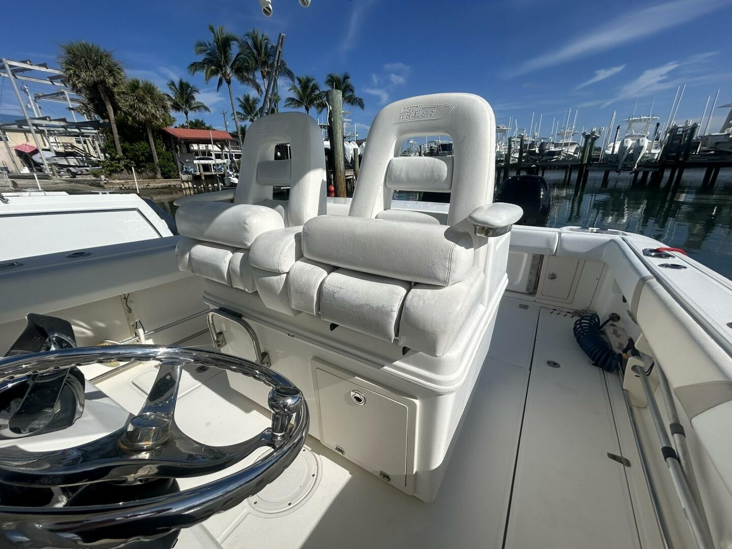 THE HOMESTRETCH  32ft Boston Whaler Yacht For Sale THE HOMESTRETCH  32ft Boston Whaler Yacht For Sale