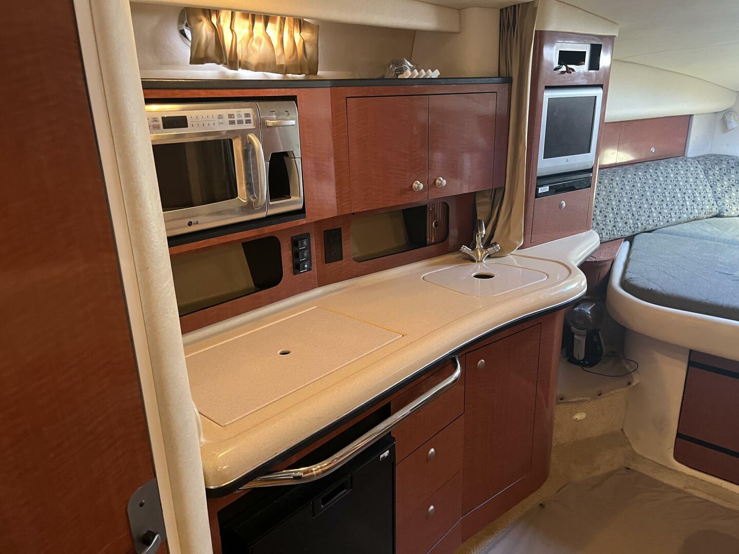 2005 Sea Ray 320 Sundancer