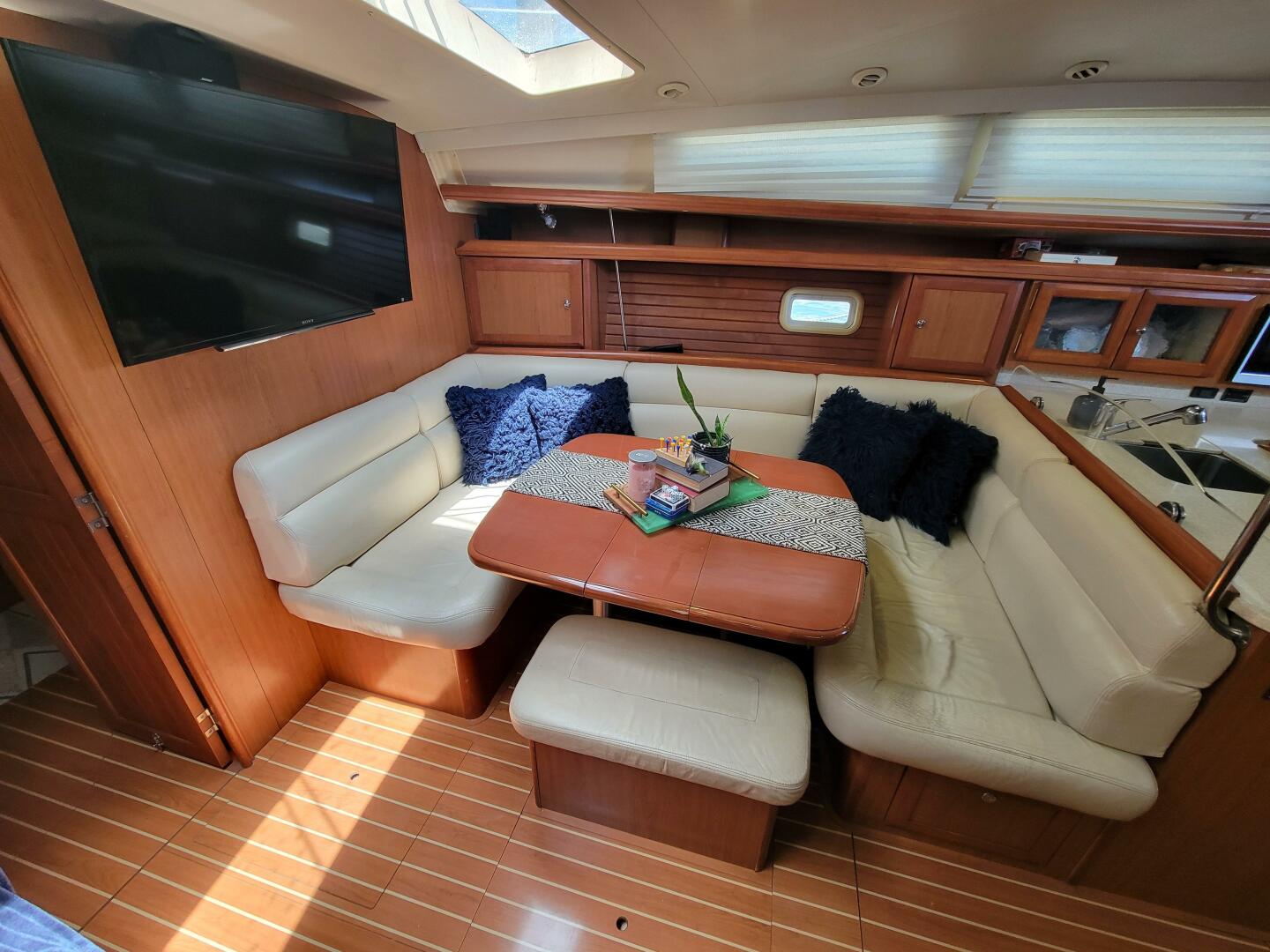 Slip Aweigh 49ft Hunter Yacht For Sale