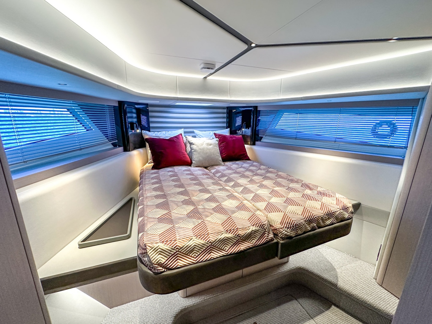 2025 Sunseeker 55 Predator