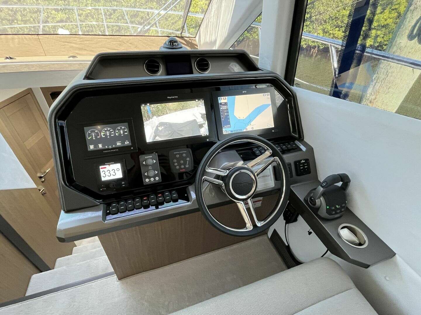 Galeon 500 FLY Yacht For Sale