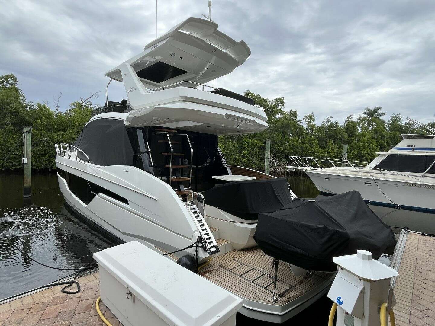Galeon 500 FLY Yacht For Sale