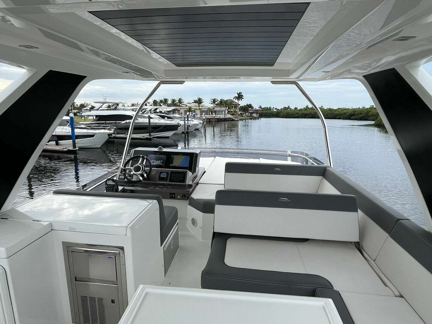 Galeon 500 FLY Yacht For Sale