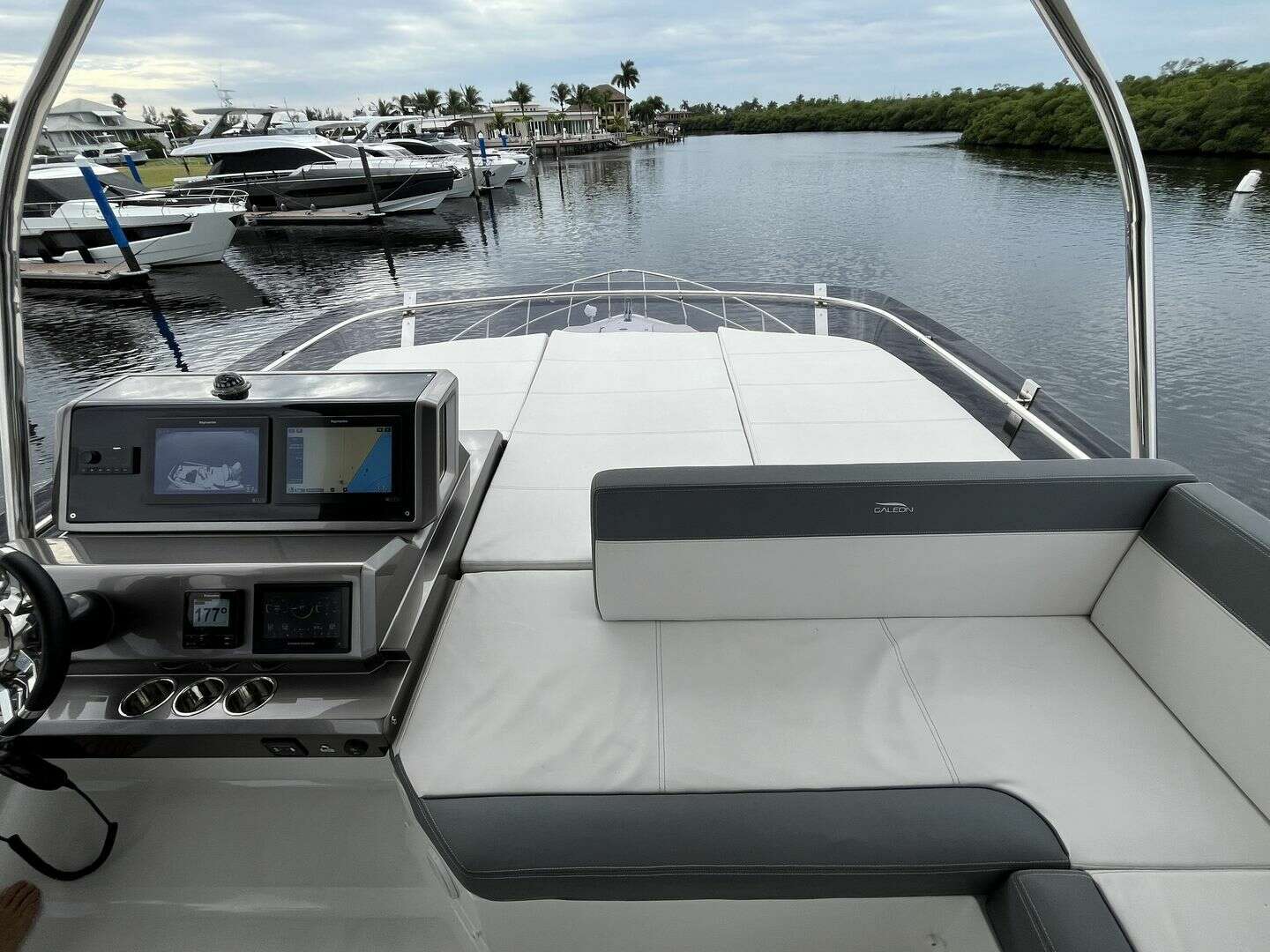 Galeon 500 FLY Yacht For Sale