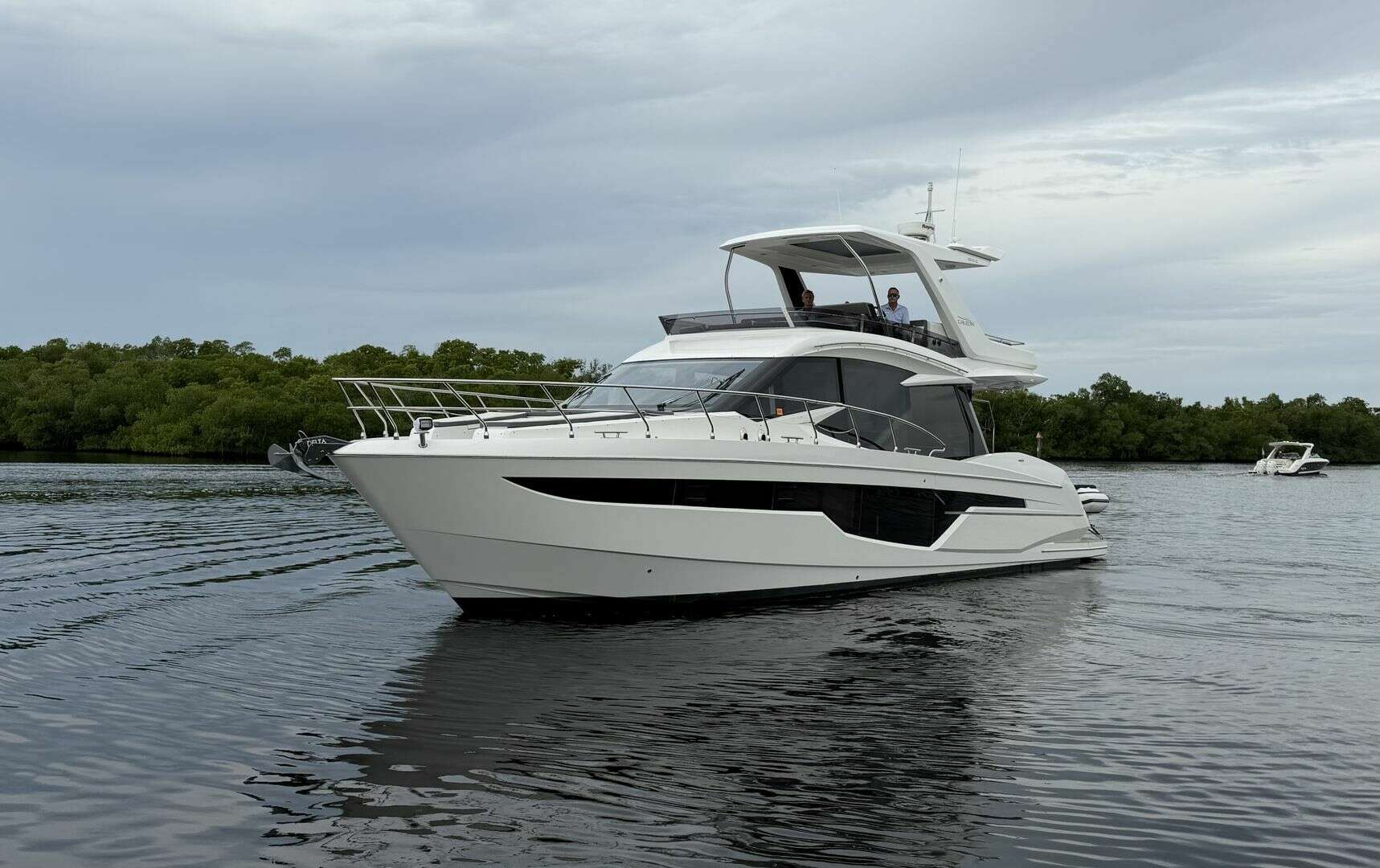 Galeon 500 FLY Yacht For Sale