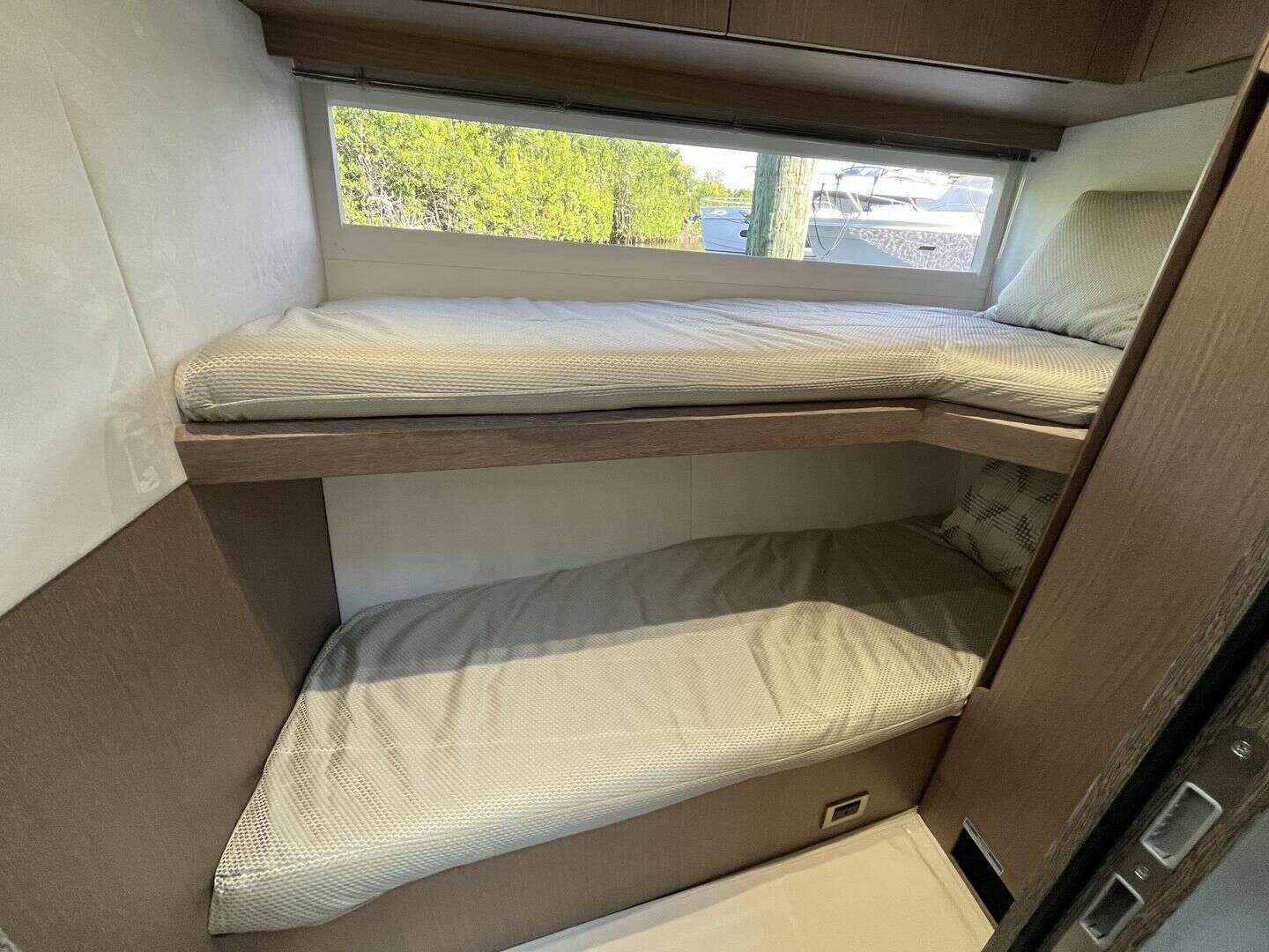 Galeon 500 FLY Yacht For Sale