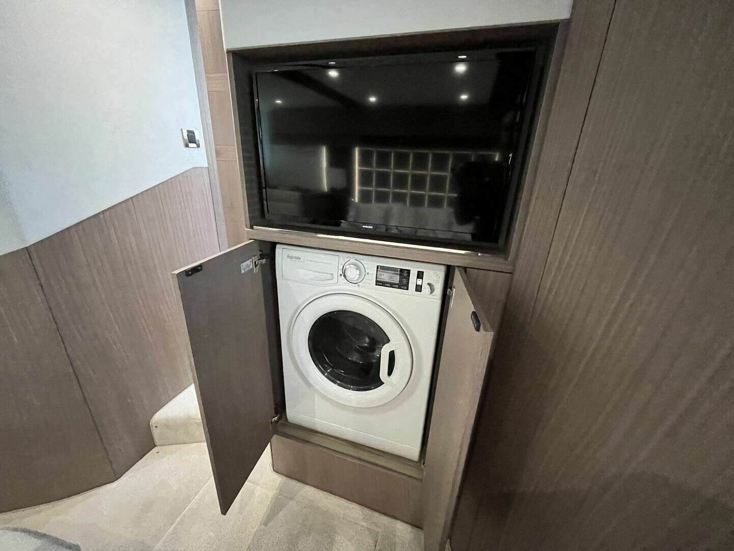 Galeon 500 FLY Yacht For Sale